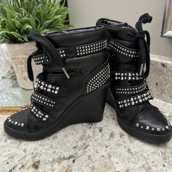 Michael Kors Leather bootie - Picture 1 of 6